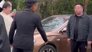 Dizi sahnesi gibi ama gerçek! Eski erkek arkadaşı düğünü basarak geline ilan-ı aşk etti... Ortalık bir anda karıştı