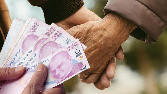 'Erkekler de dul maaşı alabilecek' haberi gündem oldu! SGK'dan açıklama geldi