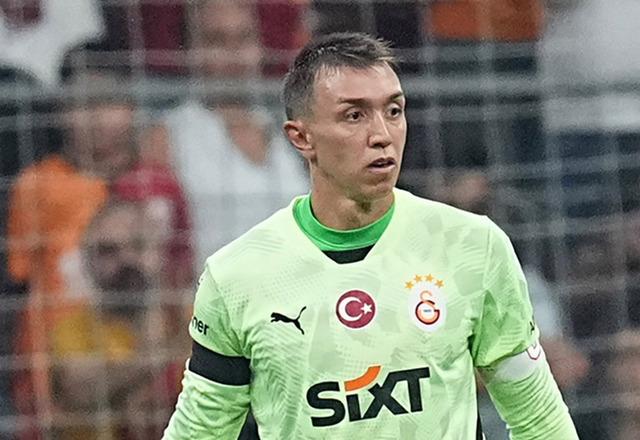 Galatasaray'da Muslera 'kırılamaz' denilen rekoru kırmak için sahada!