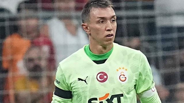 Galatasaray'da Muslera 'kırılamaz' denilen rekoru kırmak için sahada!