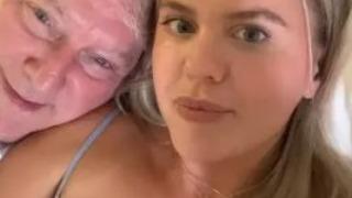 Kendisi 35 sevgilisi 80 yaşında! Aralarındaki 45 yıllık yaş farkı tepki çekti: 'Bakımevinde buldum' dedi, eleştiri yağmuruna tuttu