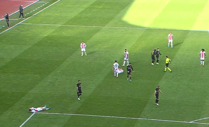 Süper Lig'de skandal olay! Kayserispor futbolcusu Bahoken, takım arkadaşına saldırdı, kırmızı kart gördü! Akıllara Kerem Aktürkoğu ve Marcao geldi... G2