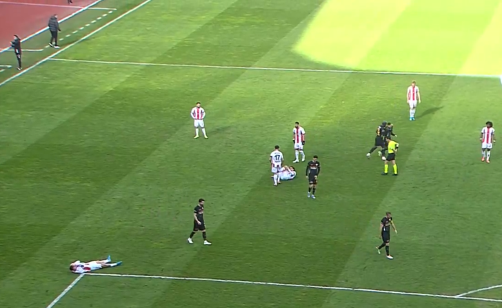 Süper Lig'de skandal olay! Kayserispor futbolcusu Bahoken, takım arkadaşına saldırdı, kırmızı kart gördü! Akıllara Kerem Aktürkoğu ve Marcao geldi... G3