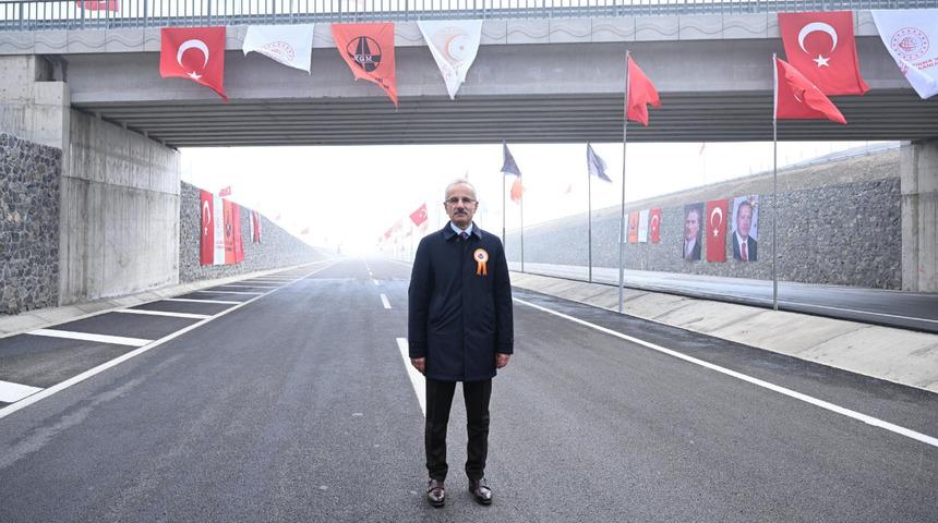 Bakan Uraloğlu Elazığ-Harput İl Yolu'nun açıldığını duyurdu: Seyahat süresi 8 dakikaya düştü!