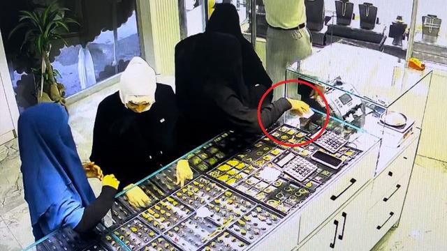 Kılık değiştirip içeri girmişler... 3 şüpheli yanına aldıkları 11 yaşındaki çocukla tam 2 milyonu geçkin vurgun yaptılar!