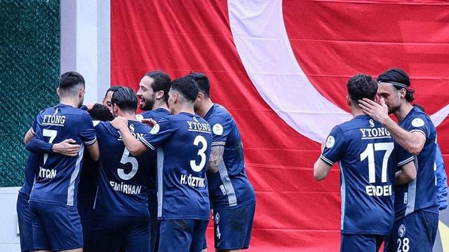 Sarıyer eski günlerine dönüyor! İnegölspor'u gole boğdular, namağlup liderliğe devam ediyorlar...