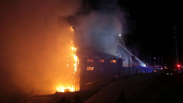 Grand Kartal Otel'in aşçısı yaşadıkları cehennemi anlattı: Yangın merdivenlerinin kapısı tahtaydı, yanınca duman içeri girdi