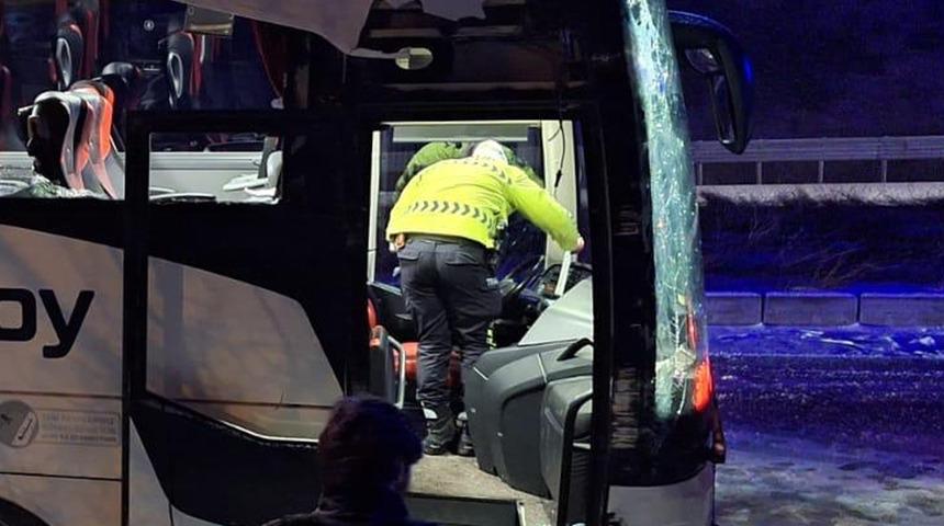 Gümüşhane'de facianın eşiğinden dönüldü! Kazada 14 kişi yaralandı