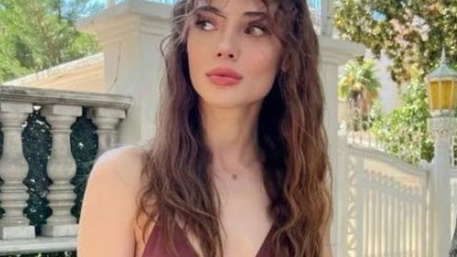 Rabia Soytürk yeni yaşını kutladı! Tüylü montunun içine neredeyse hiçbir şey giymedi