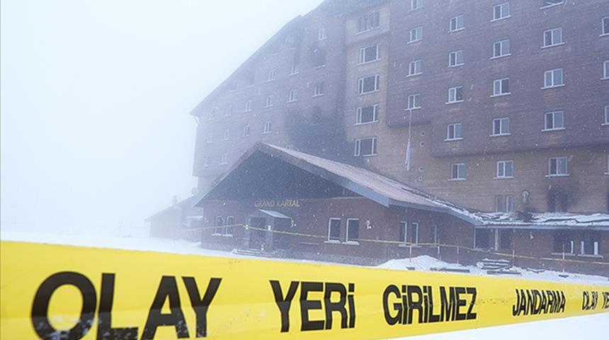 Bu kadarı da pes dedirtti! 78 kişinin hayatını kaybettiği Grand Kartal Oteli'ni kullanarak milleti dolandırmaya çalışıyorlar!