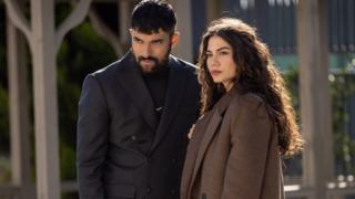 Demet Özdemir ve Engin Akyürek ikilisi çok sevildi! Telenovellas 2024'te ödül yağdı