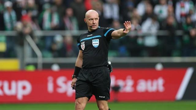 Şampiyonluğu yakından ilgilendiren Galatasaray Fenerbahçe maçını yönetmeye dünyanın en iyi hakemi talip oldu!