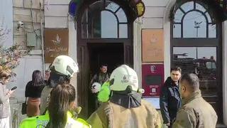 Beyoğlu'nda korkutan otel yangını: İtfaiyeler çalışmalarını sürdürüyor