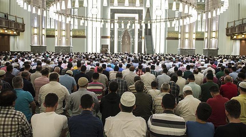 İstanbul Valiliği'nden kamu kurumlarına cuma namazı genelgesi