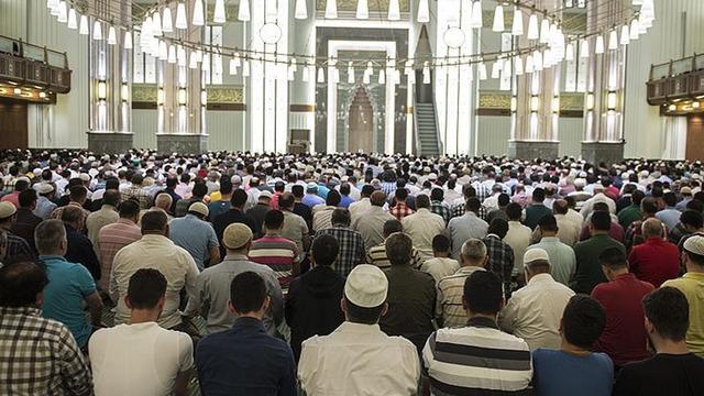 İstanbul Valiliği'nden kamu kurumlarına cuma namazı genelgesi