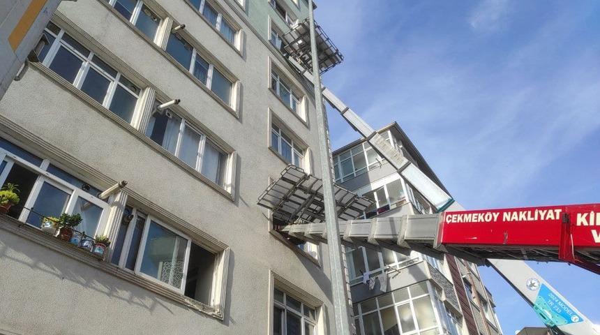 Yer: Kartal! Duvarında çatlaklar oluşan 7 katlı bina boşaltıldı