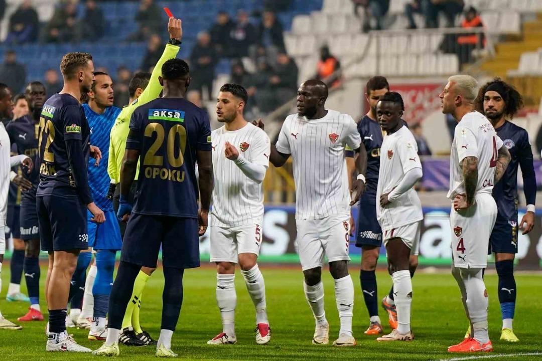 Süper Lig de roman gibi haftanın kapanış maçı: Tam 9 gol! Penaltı, kırmızı kart, iptal edilen gol... Kasımpaşa-Hatayspor maçında neler oldu neler!  1