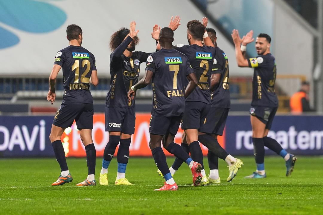 Süper Lig de roman gibi haftanın kapanış maçı: Tam 9 gol! Penaltı, kırmızı kart, iptal edilen gol... Kasımpaşa-Hatayspor maçında neler oldu neler!  4