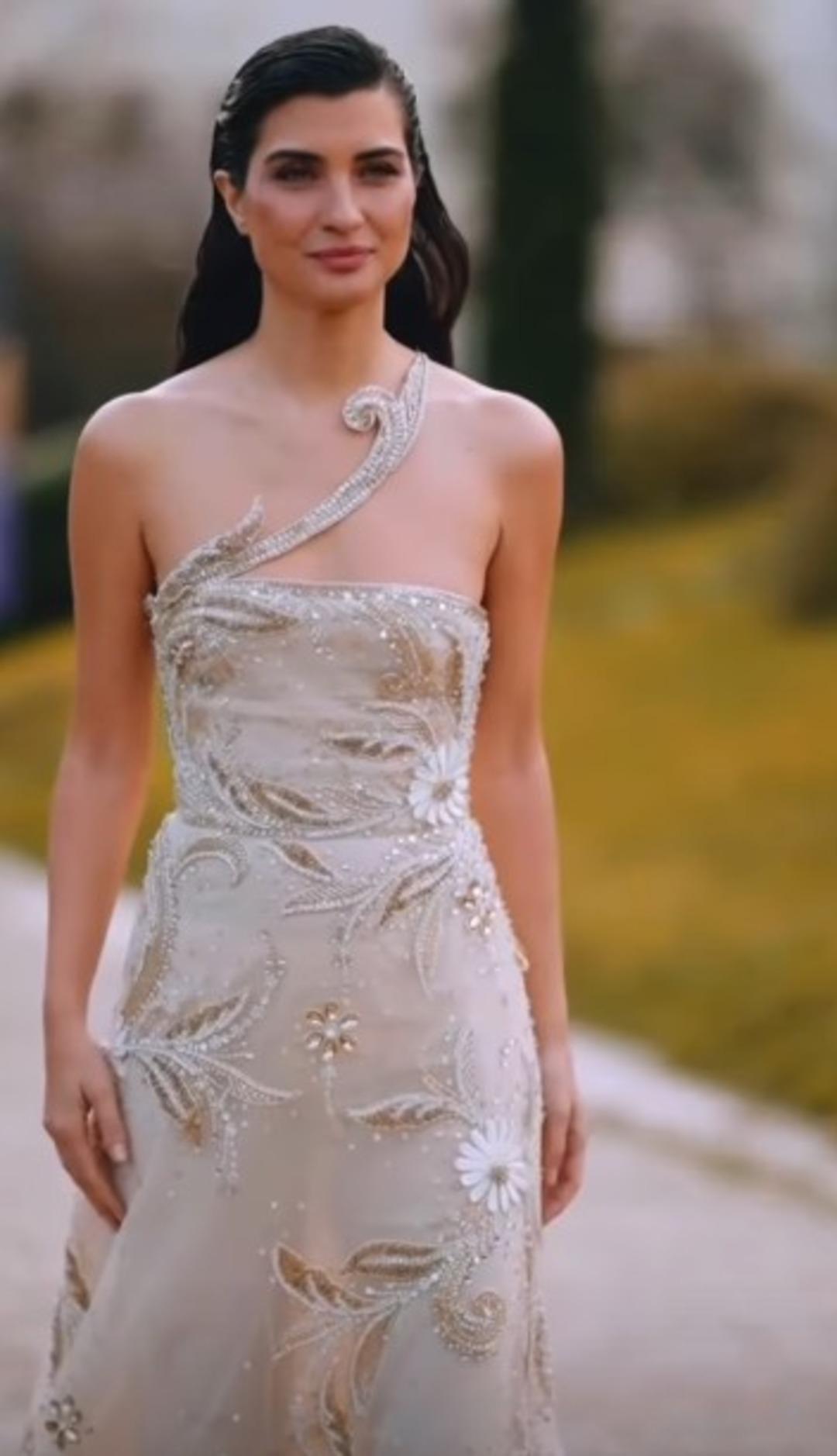 Tuba Büyüküstün Paris Moda Haftası na damga vurdu! Bakan bir daha baktı 2