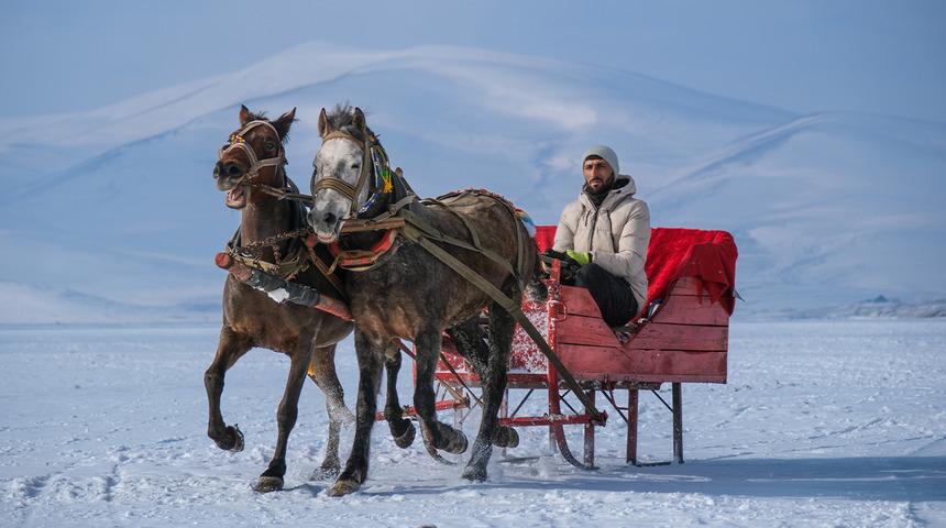 Fotoğrafları gören Kuzey Kutbu sandı! Dereceler eksi 20'leri gördü... Şehirler resmen buz kesti