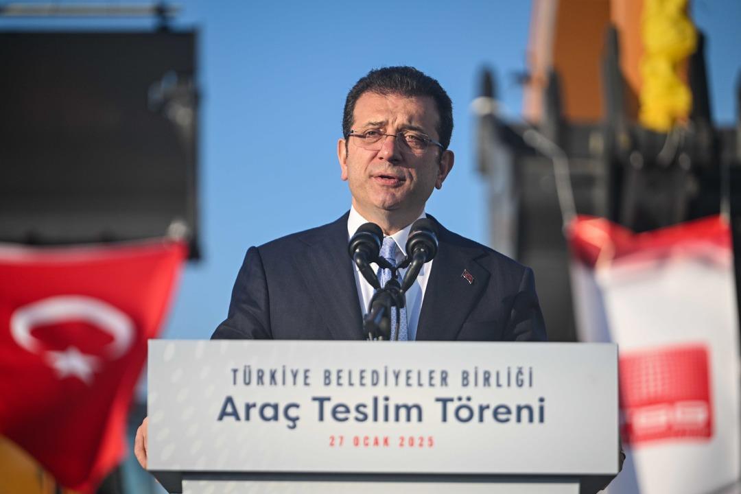 AA-20250127-36881051-36881044-TURKIYE_BELEDIYELER_BIRLIGI_BASKANI_IMAMOGLU_ARAC_TESLIM_TORENINDE_KONUSTU