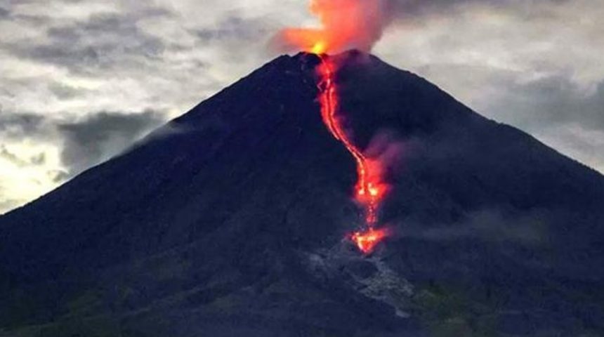 Endonezya'daki Semeru Yanardağı’nda patlama