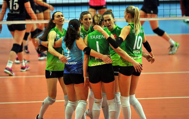 Bursa Büyükşehir Belediyespor, Charleroi Volley'i 3-0 yenerek çeyrek finale yükseldi