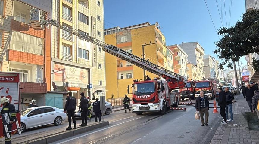 Kocaeli'de apartman dairesinde çıkan yangın söndürüldü