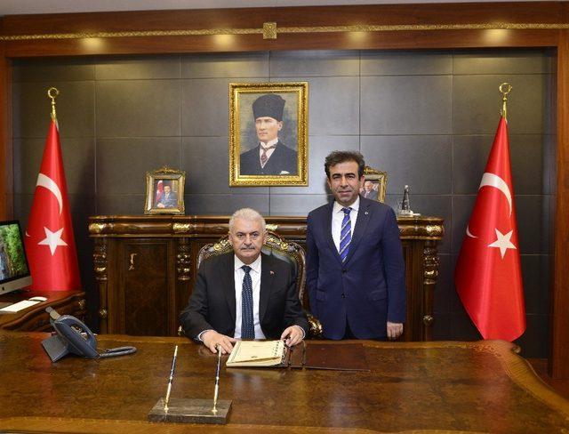 Başbakan Yıldırım, Diyarbakır Valiliğini ziyaret etti