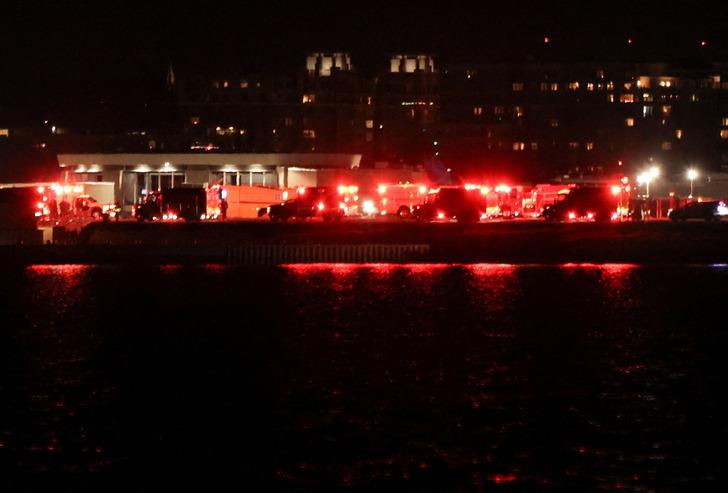 SON DAKİKA | ABD'de kabus gibi olay! Uçak ile helikopter havada çarpıştı... Potomac Nehri'ne düştükleri an kamerada G1