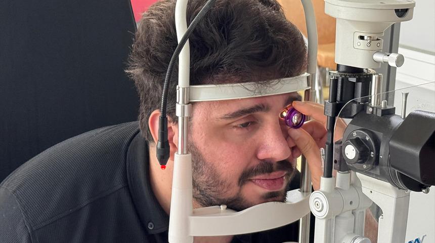 Beslediği kedi kabusu yaşattı: 27 yaşındaki gencin gözleri kör oldu! Sebebi bakın neymiş...