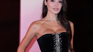 Hande Erçel Paris Moda Haftası'na damga vurdu! Yeni imajı tam not aldı! Bakan bir daha baktı