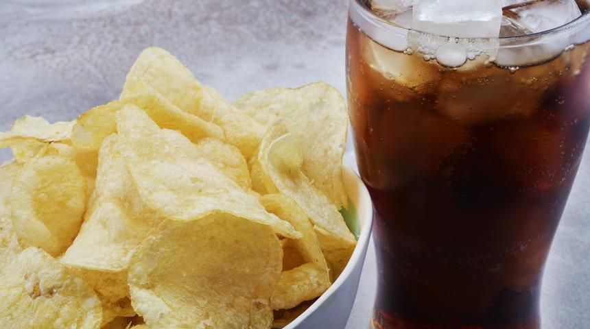 Coca Cola'dan sonra sıra onda: Ünlü cips markası market raflarından toplanıyor! 'Ölümcül risk'e dikkat!