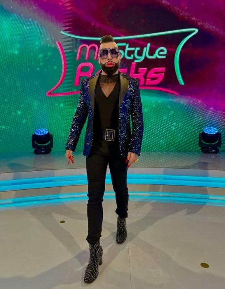 Almanya'nın 'şatafatlı prensi' olarak anılıyor! Sevilen yarışmanın jürisi  Harald Glööckler tarzıyla sosyal medyanın gündemine yerleşti G1