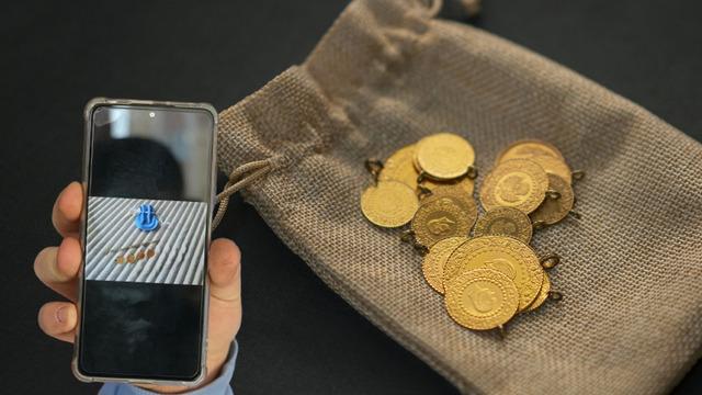 İçinden bir kese altın çıktı! Hem şaşırdılar hem çok sevindiler 'Başka yerden alıp almadıklarını sorduk'