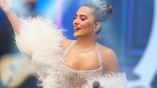 Yağlarını aldırdı, zayıfladıkça zayıfladı! Demet Akalın'ın çöl pozları olay oldu