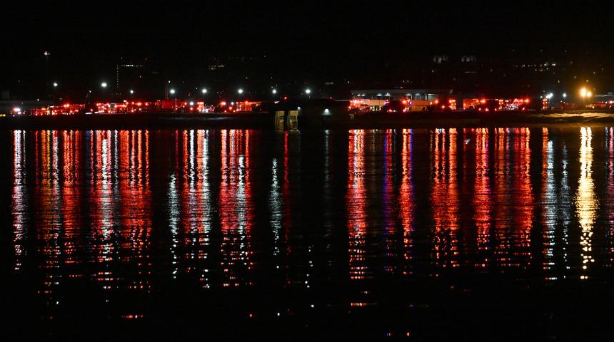 ABD'deki yolcu uçağı ile ordu helikopteri çarpışmasında sağ kurtulan olmadı! Tüm yolcuların öldüğünden endişe ediliyor