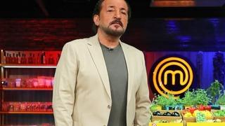 MasterChef jürisi Mehmet Yalçınkaya şef oğlu ile ödül gecesinde ortaya çıktı! Görenler aynı yorumu yaptı! 'Tıpkı babası' 