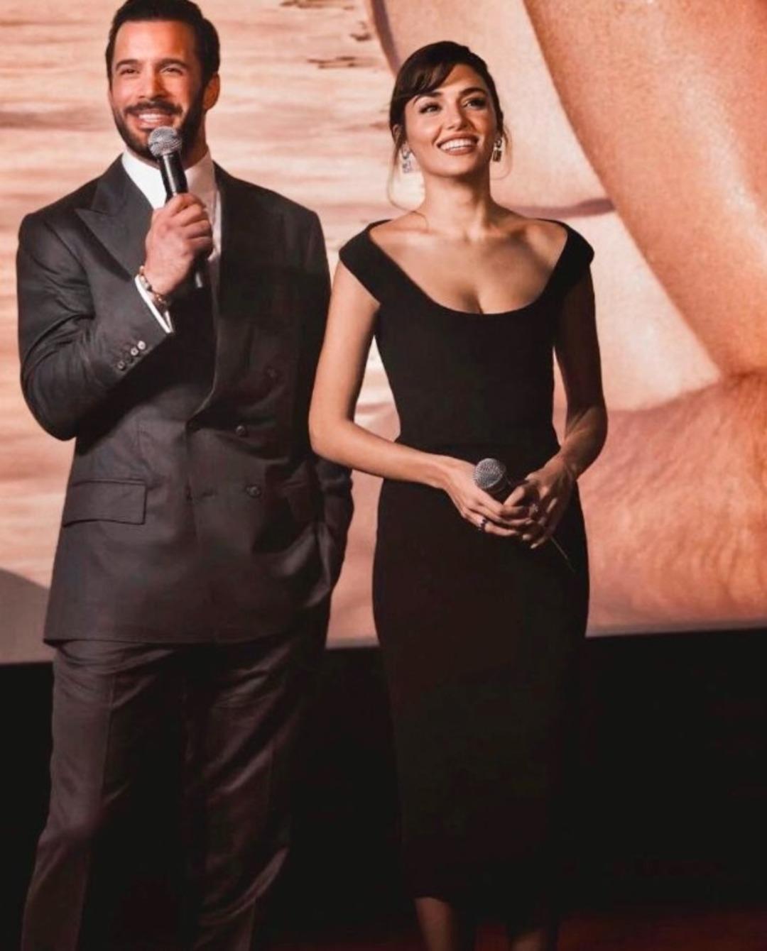 Rüzgara Bırak filminin Moskova galası sosyal medyayı salladı! Barış Arduç ve Hande Erçel in uyumuna yorum yağdı 1