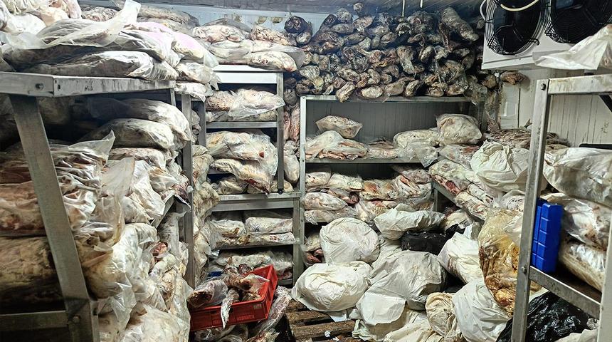 Tam 3,8 ton! Çeşit çeşit bulundu... Operasyonda bozuk et ve balık ele geçirildi