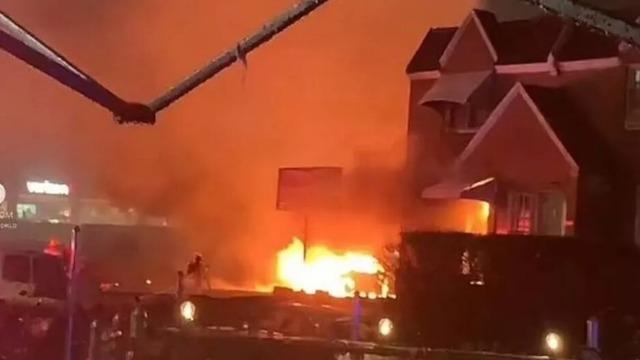 ABD'de bu kez de alışveriş merkezinin yakınına uçak düştü! Ölü ve yaralılar var