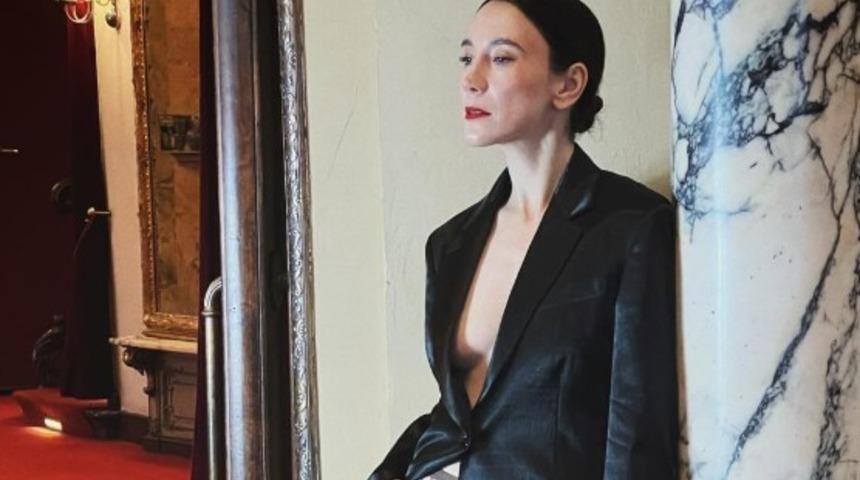 Türkiye engelini kaldırmıştı! Sibel Kekilli ödül töreninde ortaya çıktı! Pozlarına beğeni yağdı