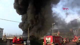 Dumanlar gökyüzünü kapladı: Çekmeköy'deki lastik fabrikasında yangın! 