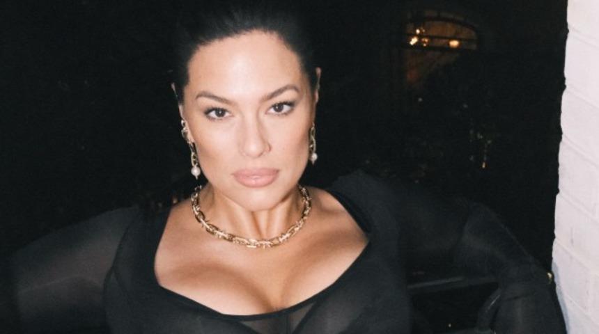 Dünyanın en seksi kadını seçilmişti! Ashley Graham derin dekoltesiyle bakana bir daha baktırdı