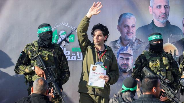 Esir takasında dördüncü tur: Hamas 2 İsrailliyi bıraktı! İsrail'den beklenmedik hamle geldi
