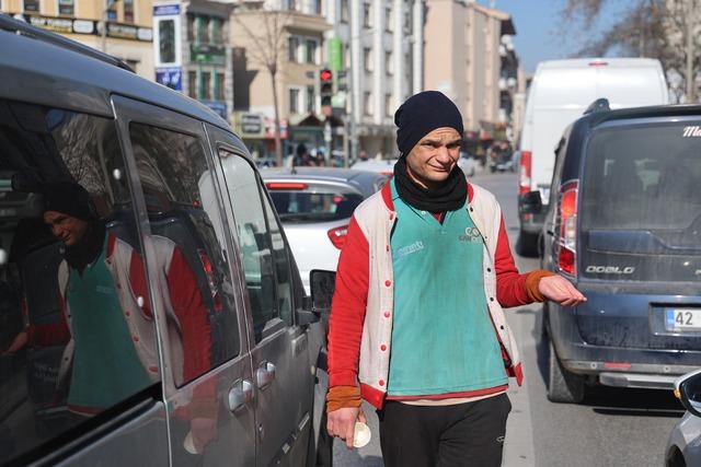 Konya'da dilencilik yapan 'Dilenci Doğan' ilginç açıklamalarıyla dikkat çekti! 'Ben anlık yaşıyorum'