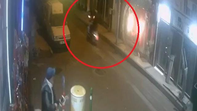 Motosikletin arkasından kurşun yağdırdı: O anlar kameralara yansıdı!