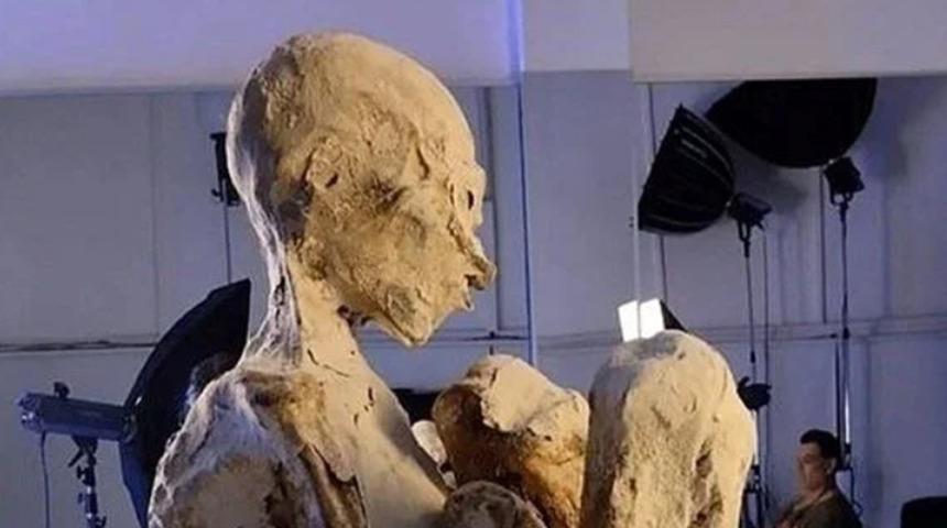 Mumyalar dünya dışı varlık mı? Bilim dünyası ikiye bölündü! Metal implantlar ve hamile mumya araştırmacıları bile şoke etti...