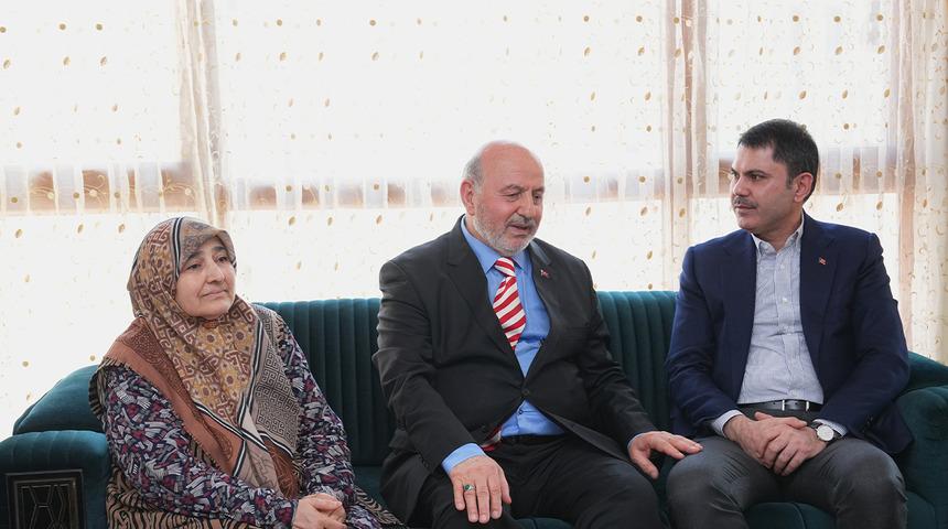 Bakan kurum Osmaniye’de depremzede  ailenin yeni evine konuk oldu: “Konutlarınızın tamamlandığını görmek  bizim için en büyük mutluluk”