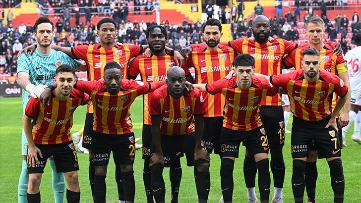 Şampiyonluk oranları derbi öncesi güncellendi! Galatasaray ve Fenerbahçe yarışında bir takım açık ara favori gösterildi... G1
